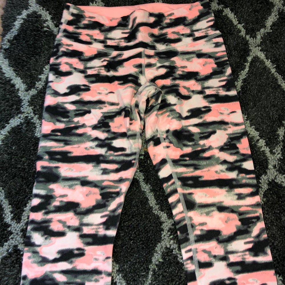 LuluLemon camo cropped leggings